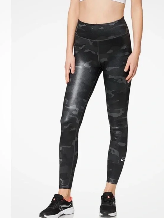 Nike Black Camo High-Waist Leggings - Picture 1 of 5